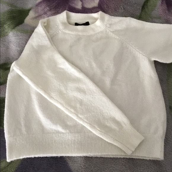 Beautiful white top in great condition - Picture 1 of 8